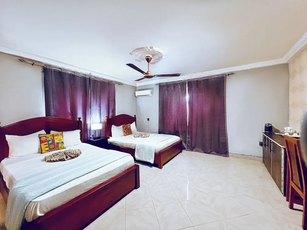 Deluxe Quadruple Basement room
