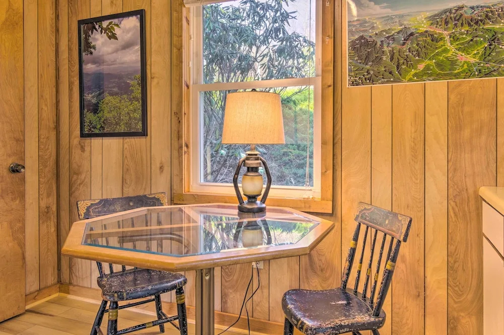 8 Acres + Hiking Trails: Little Switzerland Escape - фото 2