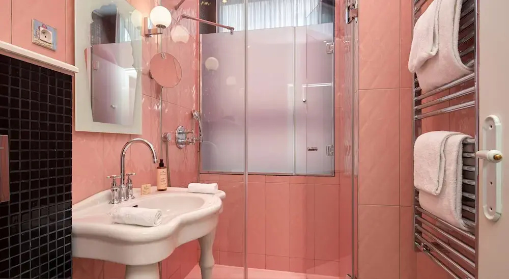 Classic Double room (full double bed)