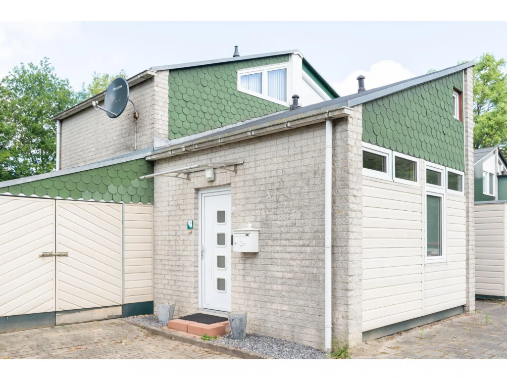 Nice Holiday Home in Quiet Park near Veerse Meer