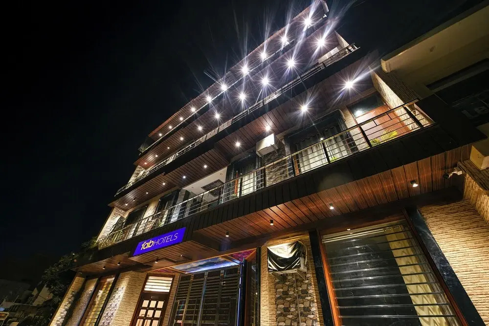 Fabhotel Paradise