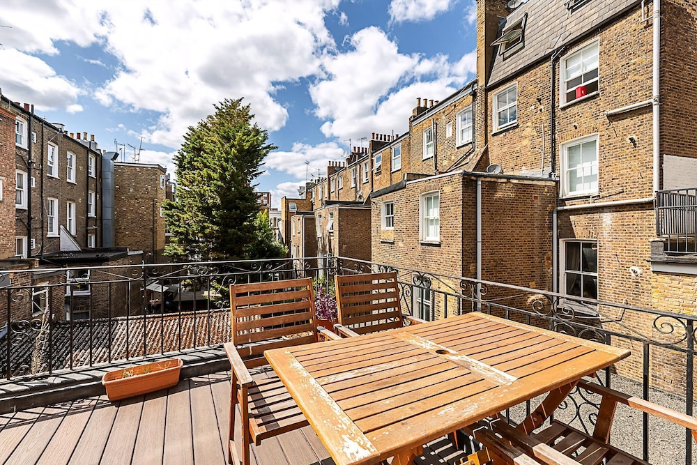 Stylish West Kensington Flat With Character
