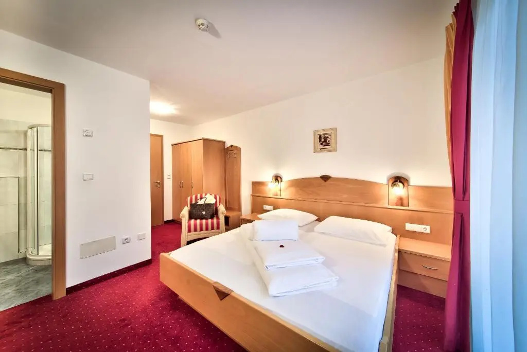 Standard Double room (full double bed)
