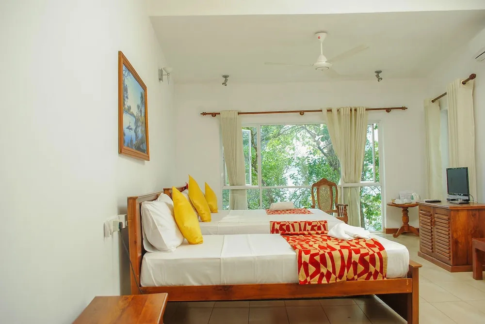 Deluxe Triple room with balcony and with lake view