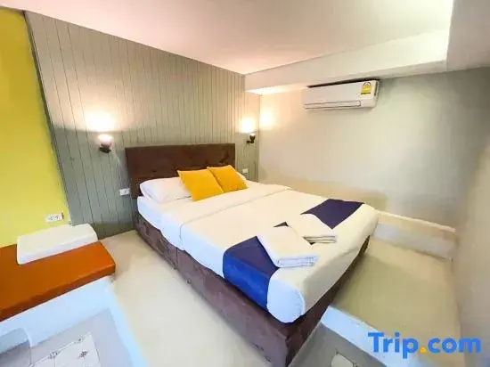 Standard Double room with pool view (full double bed)