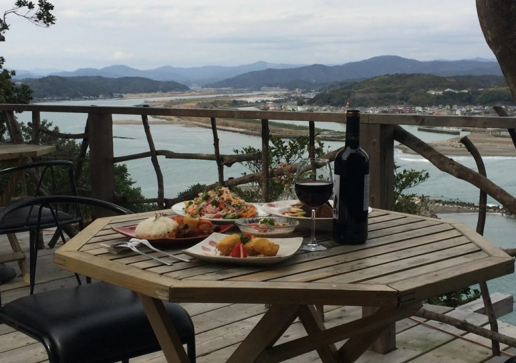 Food & Beverage