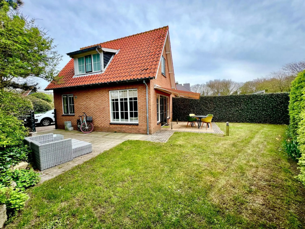 Uniek huis onderaan de duinen -veel privacy- eigen parkeerplaats