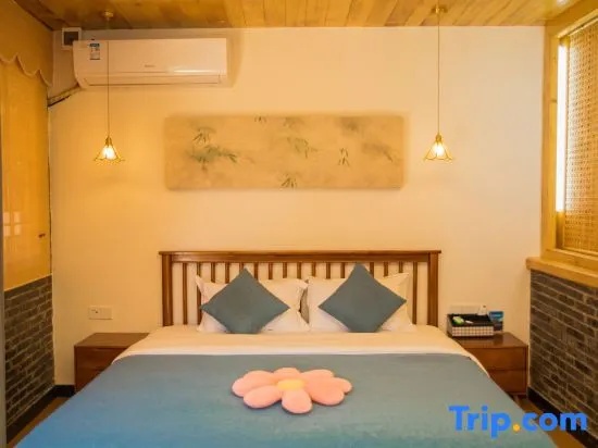 Standard Double room with river view (full double bed)