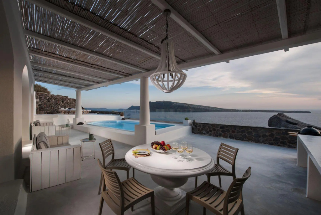 2 Bedrooms Villa