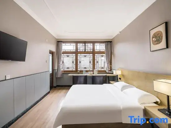 Standard Double room with courtyard view (full double bed)