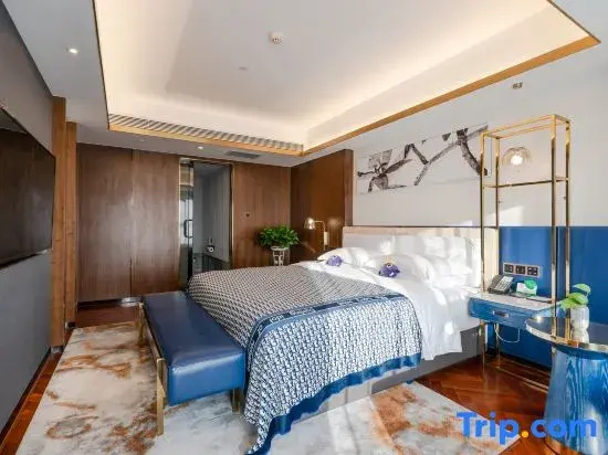Luxury Suite