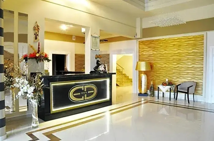Lobby & Reception
