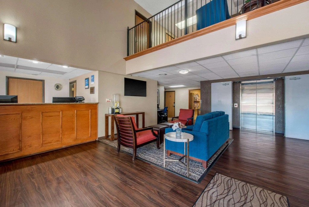 Lobby & Reception