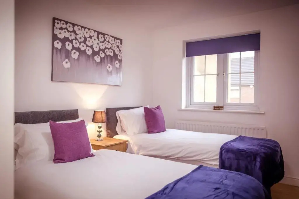 Beautiful Dawn - relax with stunning marina views