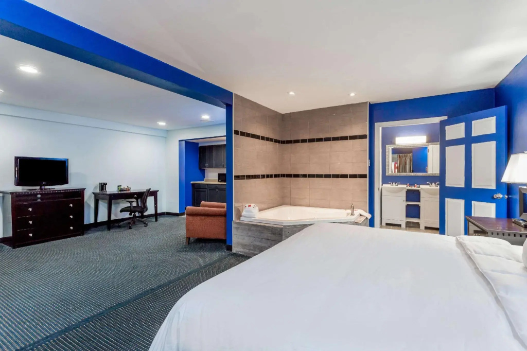 Double Suite (full double bed)