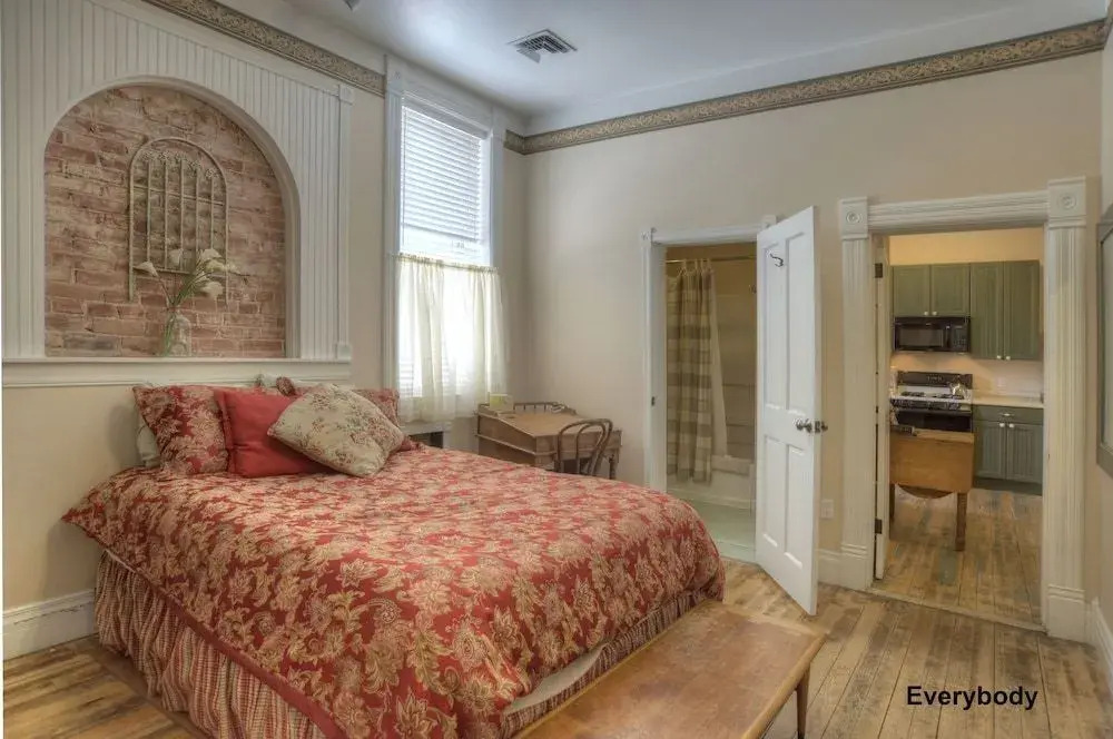 Nobody's Inn — фото 6