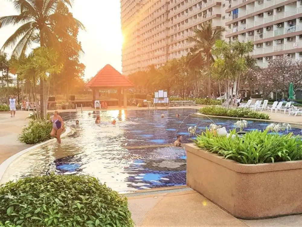 Jacuzzi Beach Front Apartment With Sea View Jomtien Beach Condo S1