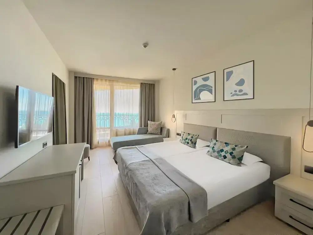 Standard Double room with balcony and with partial sea view (full double bed)