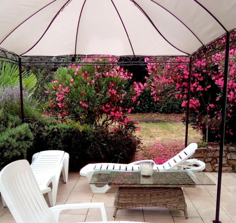 House With 3 Bedrooms in Saint-perreux, With Enclosed Garden - 40 km F