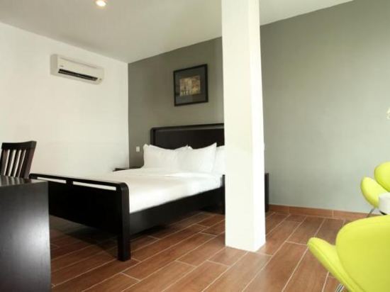 Crossroads Hotel