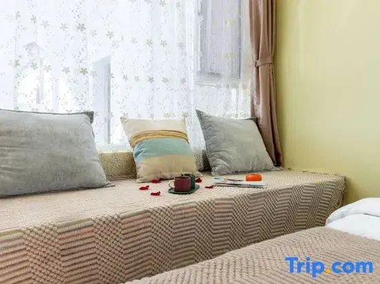 Standard Double room with courtyard view (full double bed)