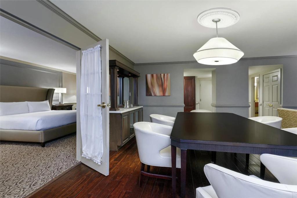 1 Bedroom Presidential Double Suite (full double bed)