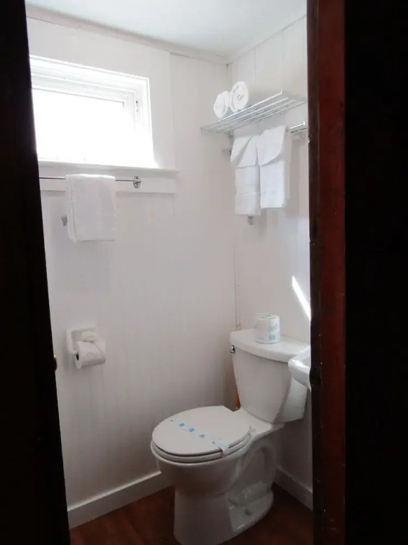 2 Bedrooms Cottage oceanfront
