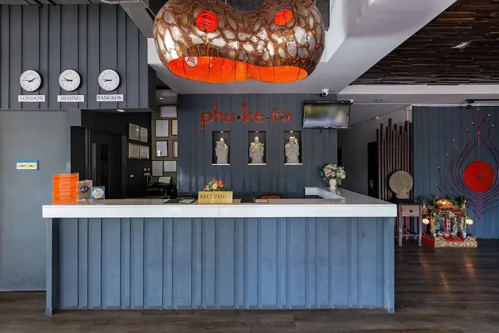 Lobby & Reception