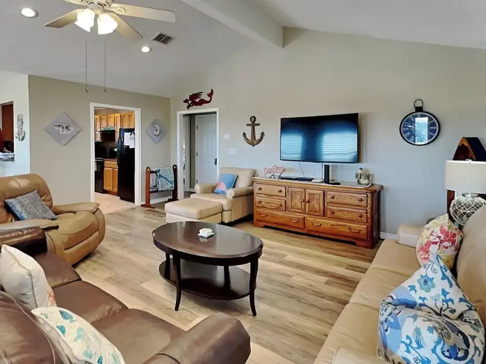 3 Bedrooms Cottage with balcony
