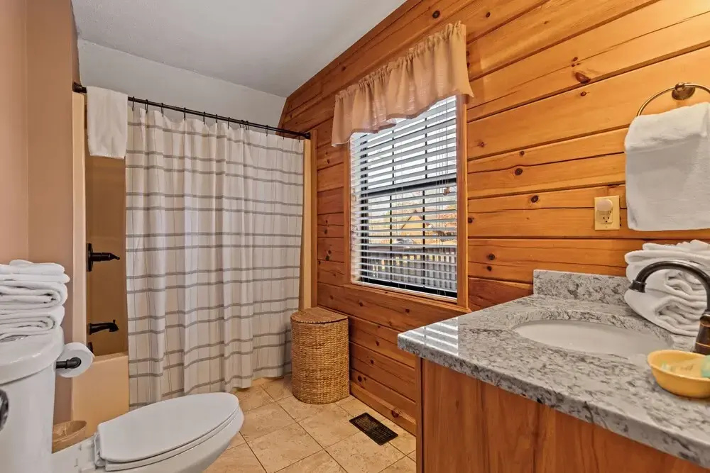 Bear Hideaway Cozy 3BR Cabin - фото 9