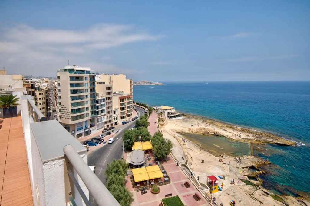 Magnificent Seafront 2-bedroom Sliema penthouse
