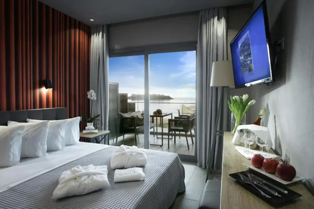 Superior Double Studio with sea view (full double bed)