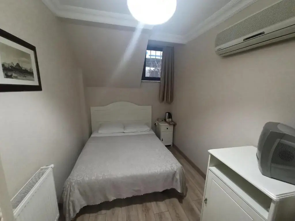 Economy Double Basement room (full double bed)