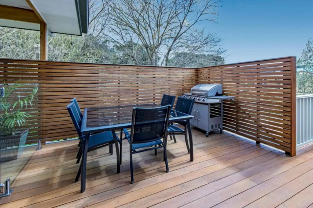 HALE KUPA Rye Beach House Spa Table Tennis