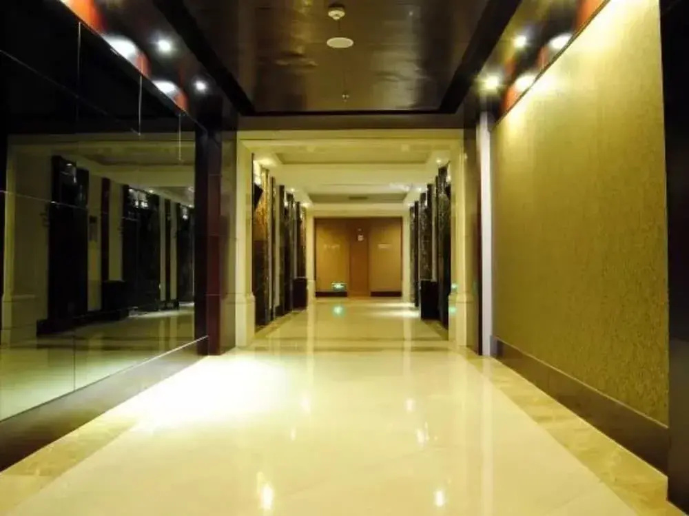 Lobby & Reception