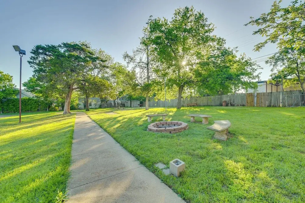 3 Mi to Baylor U: Home w/ Shared Yard