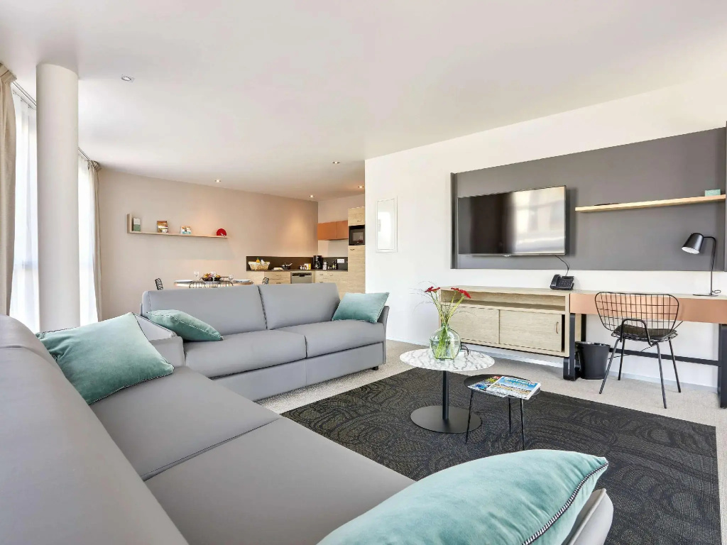 2 Bedrooms Apartment