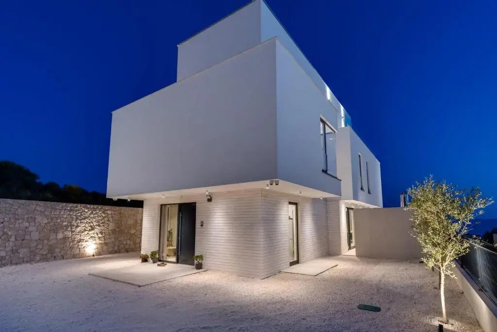 NEW! Seaview Villa Nocturno with 4 en-suite bedrooms, private 35smq infinity pool with hydromassage