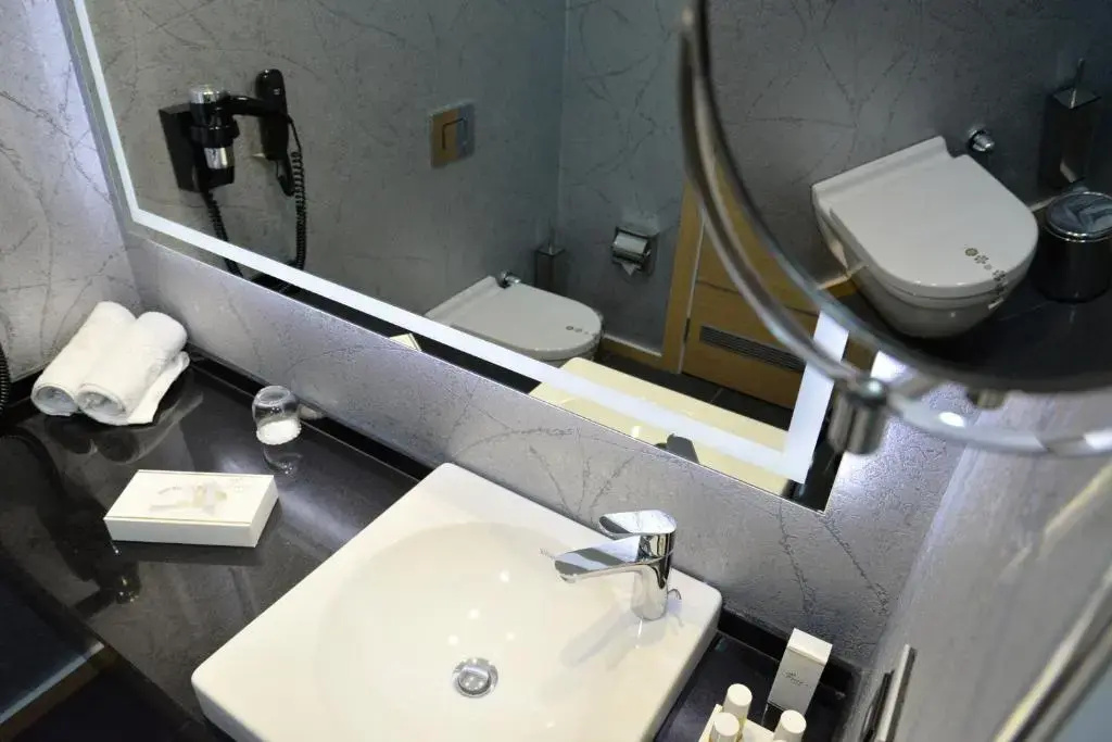 Standard Double room with balcony (full double bed)