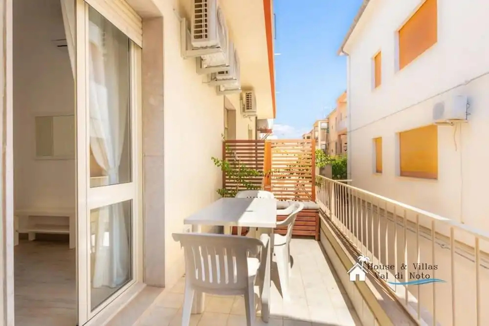 SR-F943-ULAG29A1 - Anita Apartment