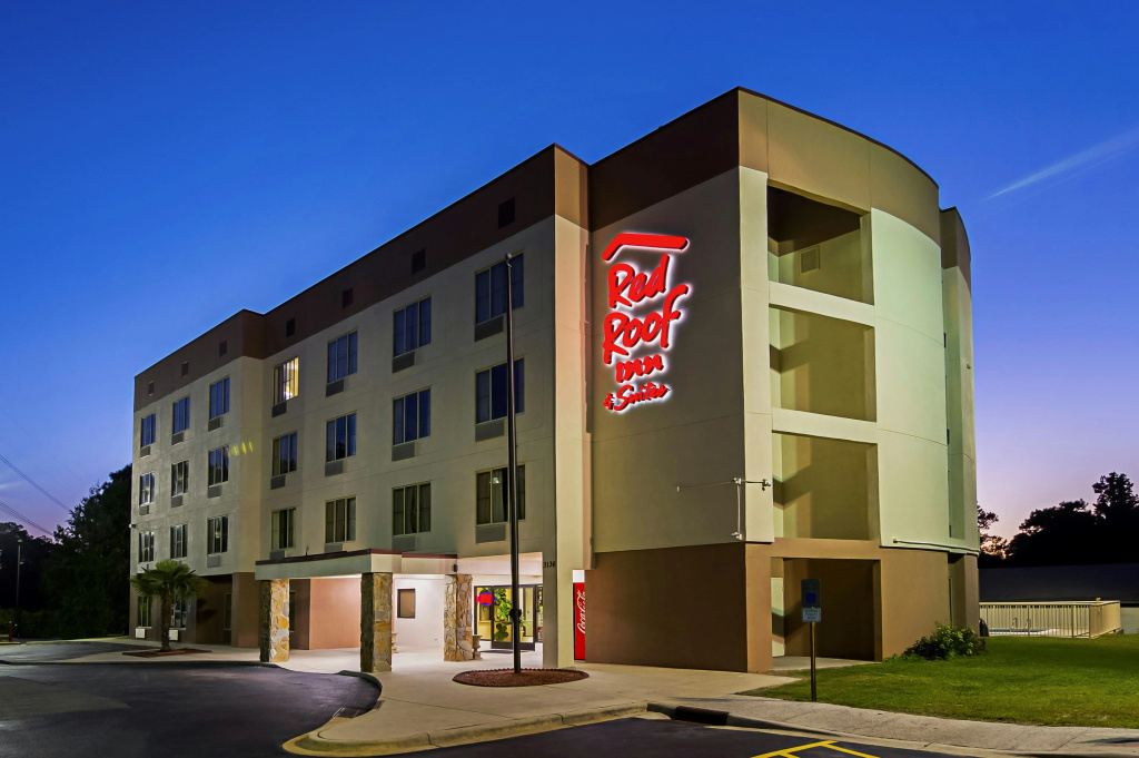 Red Roof Inn & Suites Fayetteville - Fort Bragg