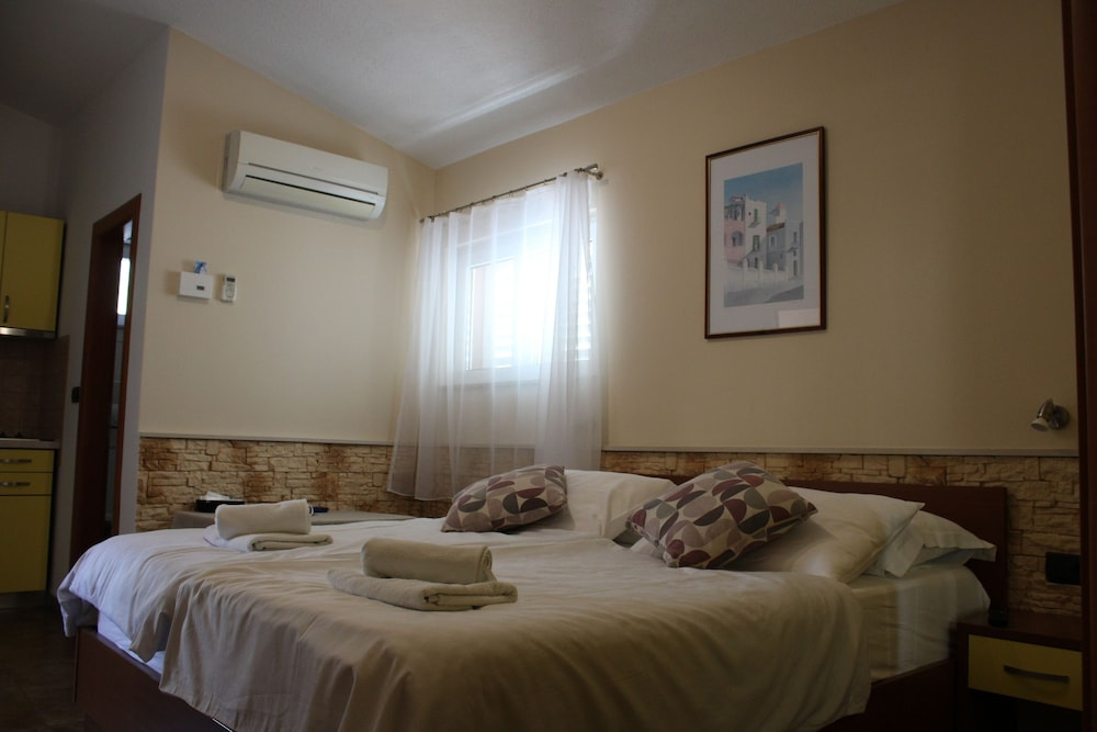 1 Bedroom Economy Double room (full double bed)