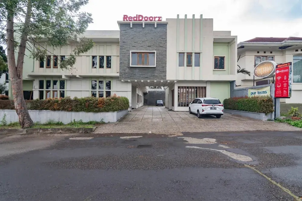 RedDoorz @ Sersan Bajuri Atas