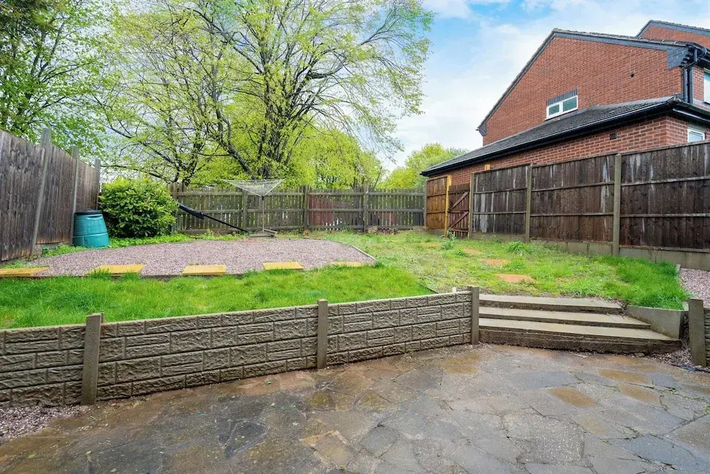 2 Bed-sleeps 4-private Garden- Free Parking