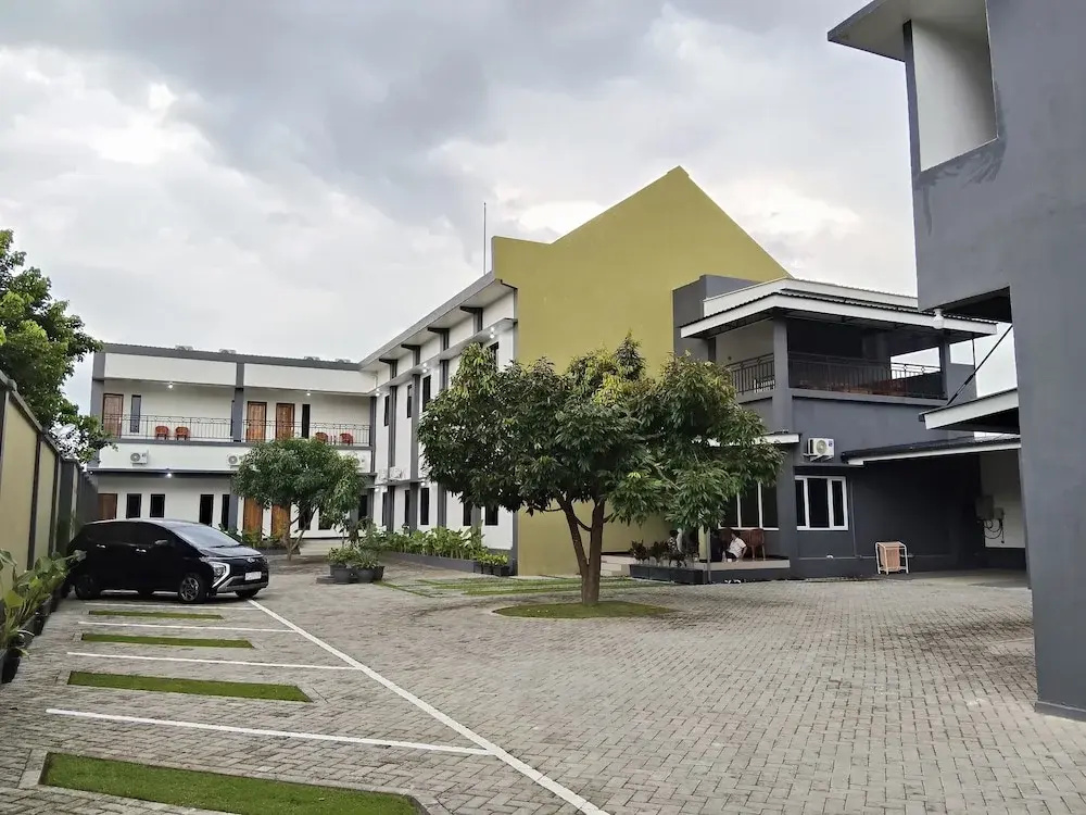 RR -2 Syariah Hotel SLG