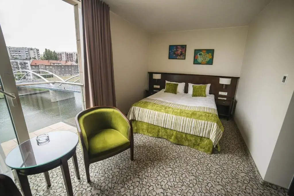 Standard Double room with balcony (full double bed)