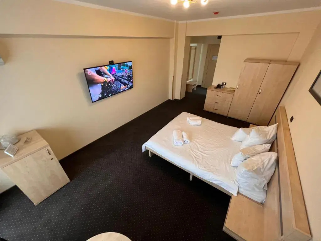 Standard Double room with balcony (full double bed)