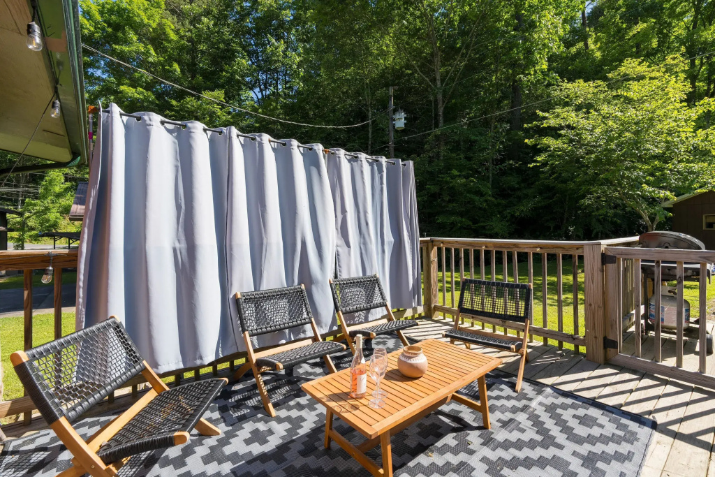 The Rustic Cottage by Avantstay Hot Tub, Fire Pit, Pool Table 5mins to Town