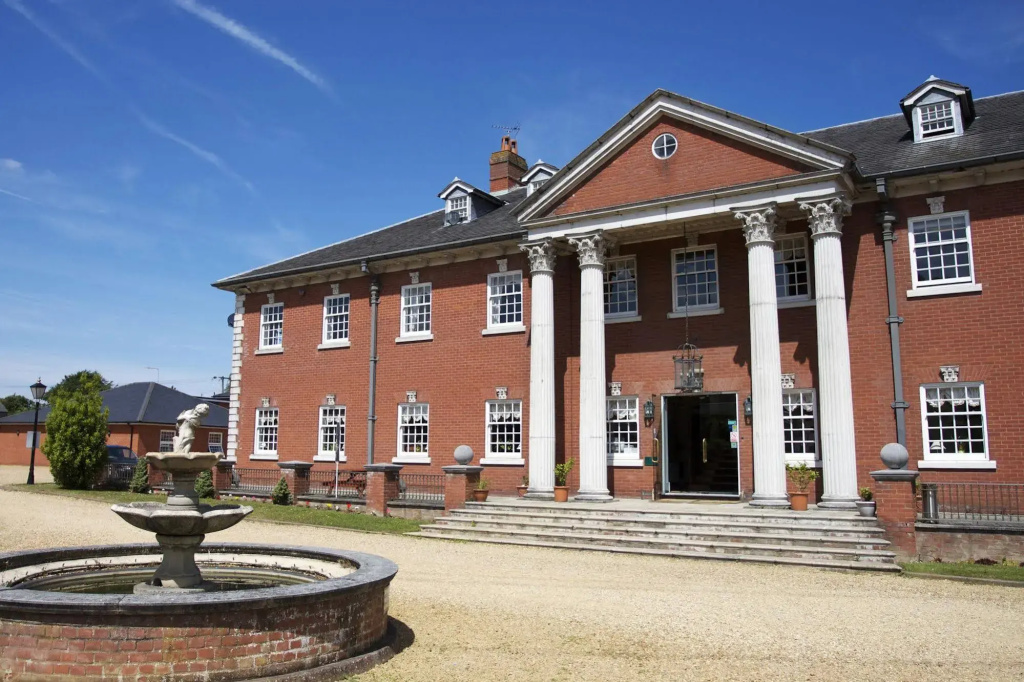 Elme Hall