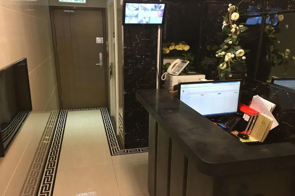 Lobby & Reception